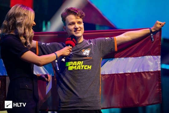 南京理工大学机器人战队在机甲大师赛中夺冠